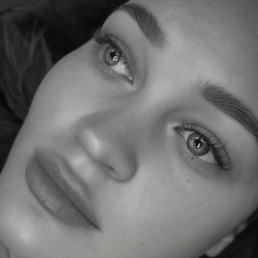 GRUNDAUSBILDUNG WIMPERN