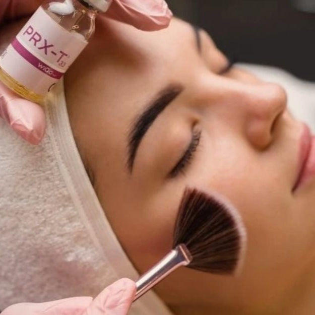 Kosmetische Fruchtsäure Peeling Behandlung mit PRX-T33